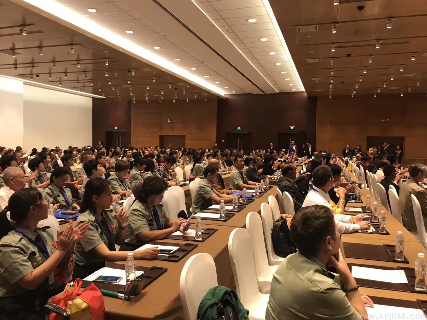 爱国奋斗建功立业模范人物建国70周年庆典思源座谈会 (4).jpg